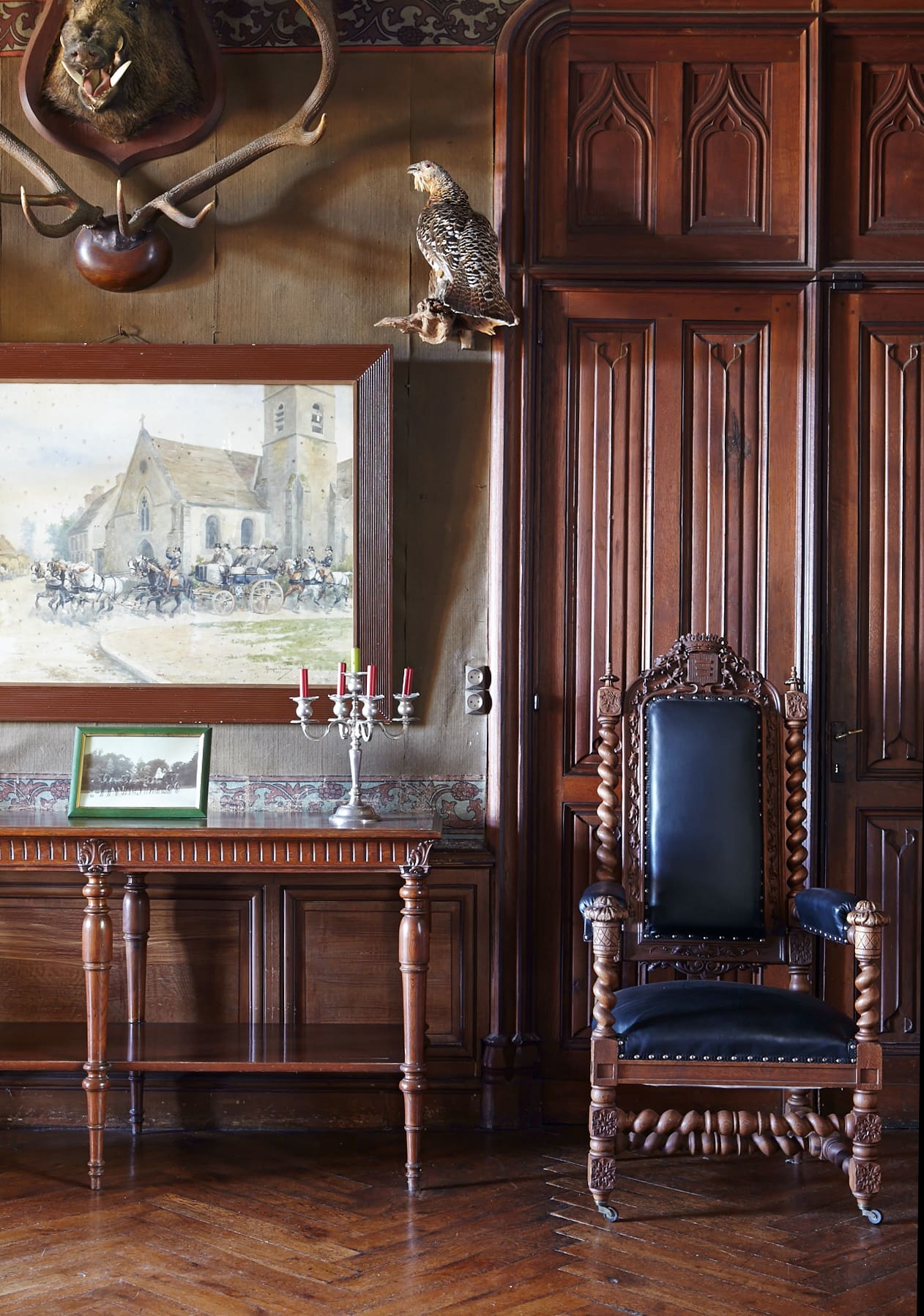 Art furniture trophies hunting watches treasure